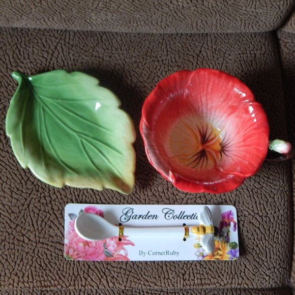 Corner Ruby Garden Collection Poppy Red Flower Teacup Leaf Saucer Spoon Set NWT - Picture 4 of 6